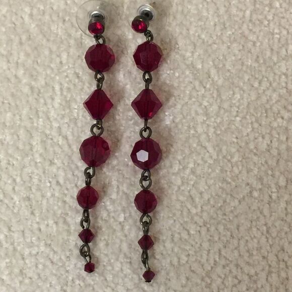 Cache red earrings - Picture 2 of 8